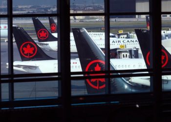 Air Canada halts flight restart after union defies back-to-work order