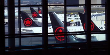 Air Canada halts flight restart after union defies back-to-work order