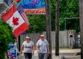 Tourist spots try to win back Canadian tourists