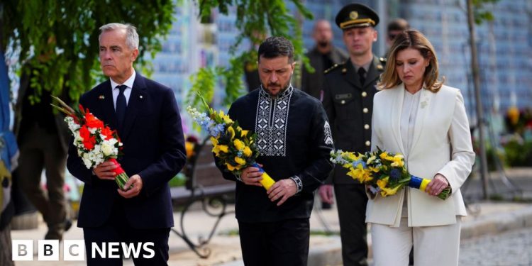 Zelensky vows to continue fighting as Ukraine marks independence day