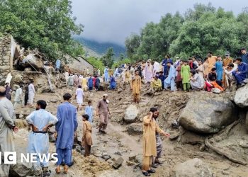 Flash floods kill more than 160 in Pakistan