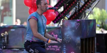 Coldplay’s viral kiss cam set to feature in UK shows | Ents & Arts News