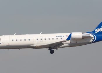 SkyWest flight performed ‘go-around’ to avoid colliding with a second aircraft