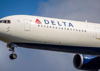 Turbulence on Delta Air Lines flight injures 3 flight attendants