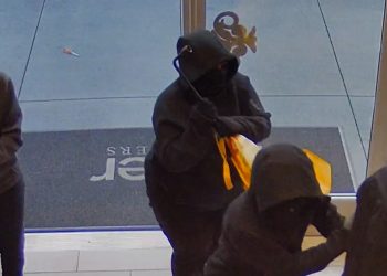 California jewelry store targeted in smash-and-grab