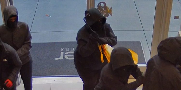 California jewelry store targeted in smash-and-grab