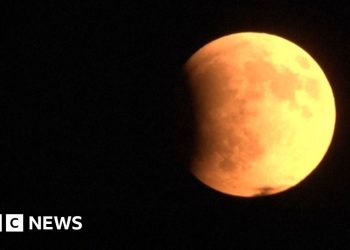 Timelapse shows Blood Moon rising around the world