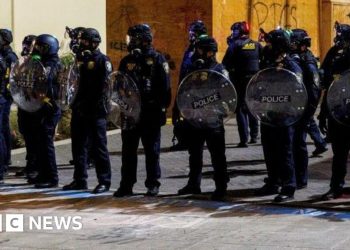 Trump orders deployment of troops to Portland and authorises ‘full force’