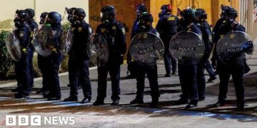 Trump orders deployment of troops to Portland and authorises ‘full force’