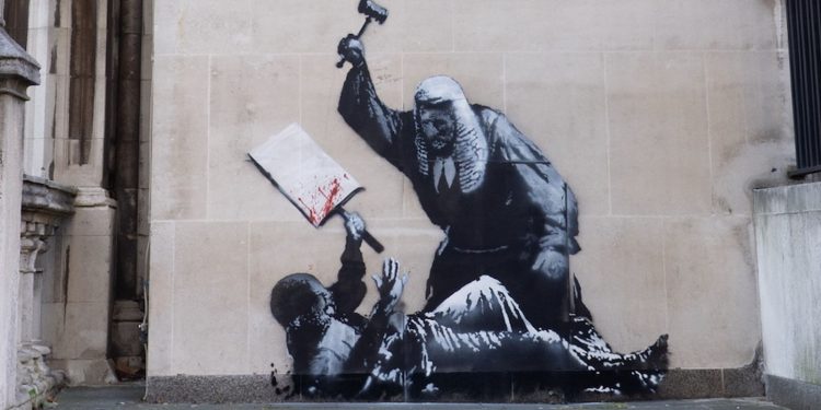 New Banksy artwork to be removed from Royal Courts of Justice | UK News