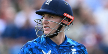 England bowled out inside 25 overs in ODI hammering by South Africa
