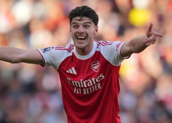 Nev and Carra: Arteta had handbrake on, they wasted 45 minutes!