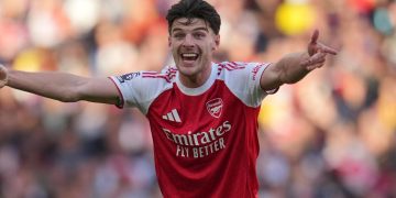 Nev and Carra: Arteta had handbrake on, they wasted 45 minutes!