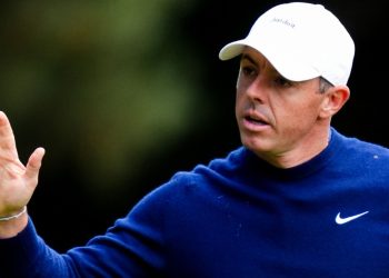 Åberg shares Wentworth lead as McIlroy makes stuttering finish