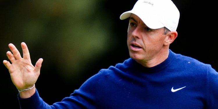 Åberg shares Wentworth lead as McIlroy makes stuttering finish