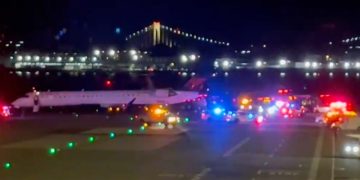 2 Delta jets collide at LaGuardia Airport as they were taxiing on the ground