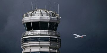 Federal employees manning the skies miss first paycheck amid government shutdown