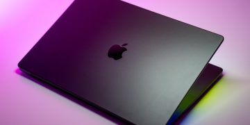MacBook Pro rumor points to OLED, touchscreen upgrades next year