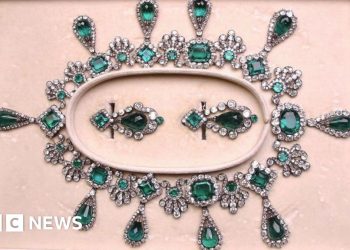 ‘Priceless’ jewels stolen in raid on Louvre Museum in Paris