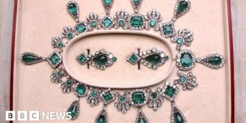 ‘Priceless’ jewels stolen in raid on Louvre Museum in Paris