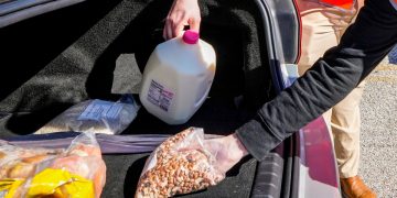 Houston families seek food aid as SNAP hangs in limbo