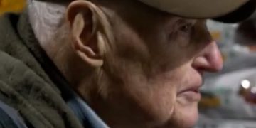 98-year-old veteran stays active working at Lowe’s