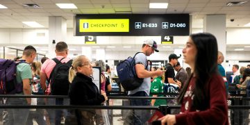 Flight cancellations up to 6% as FAA airport delays linger while shutdown bill advances