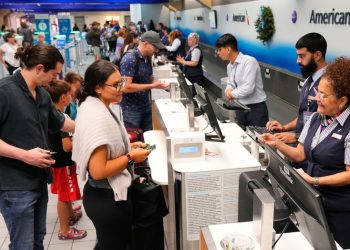 Severe weather threatens to disrupt peak Thanksgiving travel period