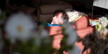 More couch surfing, fewer Canadians: Holiday travel is changing