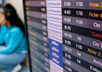 Trump administration ditches Biden plan to compensate travelers for airline delays