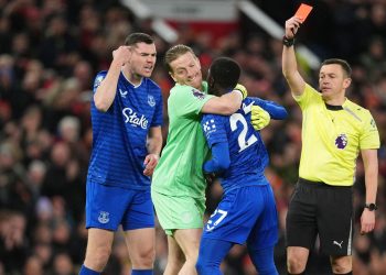 Gueye sent off for striking Everton team-mate Keane vs Man Utd