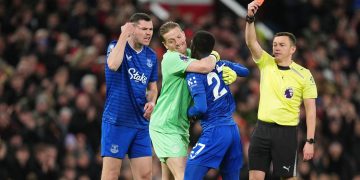 Gueye sent off for striking Everton team-mate Keane vs Man Utd
