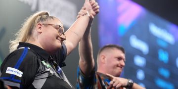 Greaves edged out by Gurney in final-set thriller on Worlds return