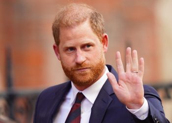 Prince Harry expected in court to give evidence in legal action against Daily Mail publisher | UK News