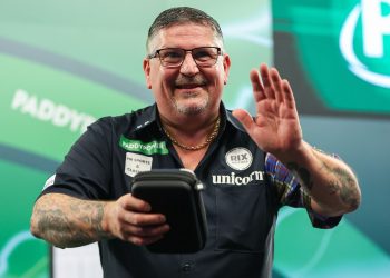 Anderson ends run of cult hero Hood to reach Worlds semi-finals