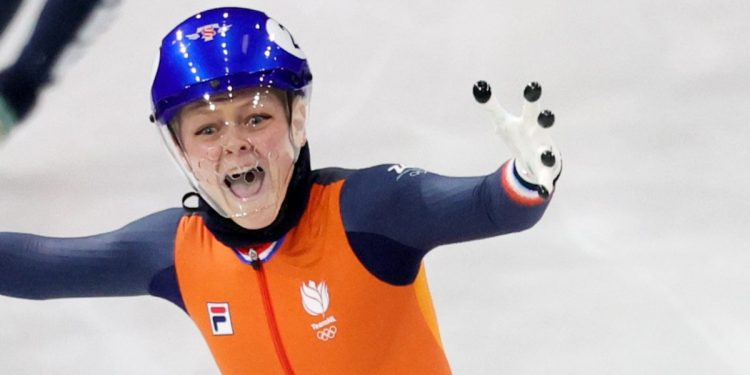 Dutch speed skater Velzeboer gets gold in short-track event