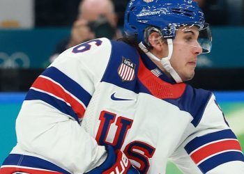 U.S. dominates Slovakia to reach gold medal match