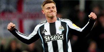 Clarke keen to 'move on' as Barnes rejects Scotland switch