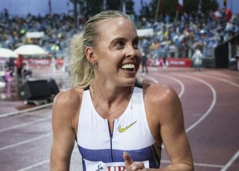 Hodgkinson smashes women's indoor 800m world record