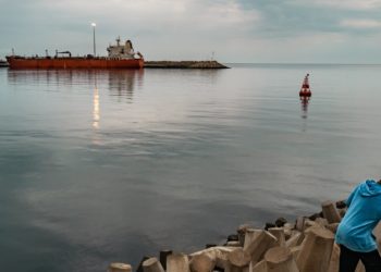 Pakistan moves to mediate between the U.S. and Iran as Trump says he’s ‘giving it five days’