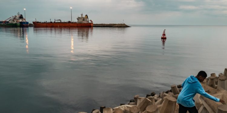 Pakistan moves to mediate between the U.S. and Iran as Trump says he’s ‘giving it five days’