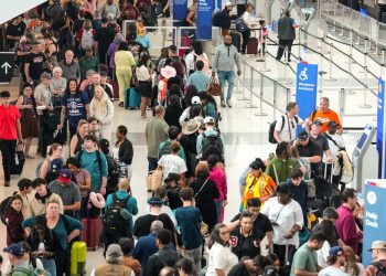 TSA staffing shortages amid partial government shutdown lead to long lines at airports