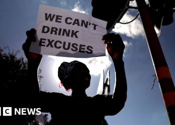 South Africans say criminal gangs are exploiting the water crisis
