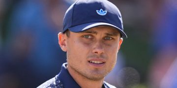 Åberg extends lead at The Players but offers late hope to chasing pack