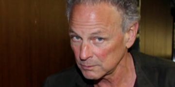 Lindsey Buckingham attacked with unknown substance