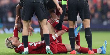 'Really bad' – Slot gives worrying update after Ekitike stretchered off