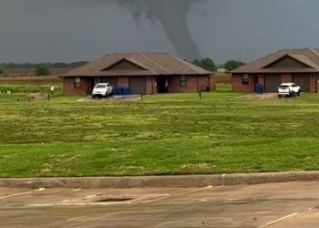 Severe storms and tornadoes hit northern Oklahoma