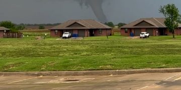 Severe storms and tornadoes hit northern Oklahoma