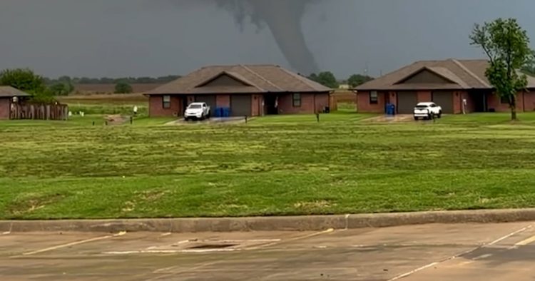 Severe storms and tornadoes hit northern Oklahoma