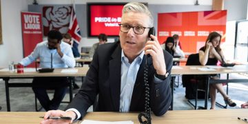 Starmer’s Labour suffer huge losses as hard-right Reform gains